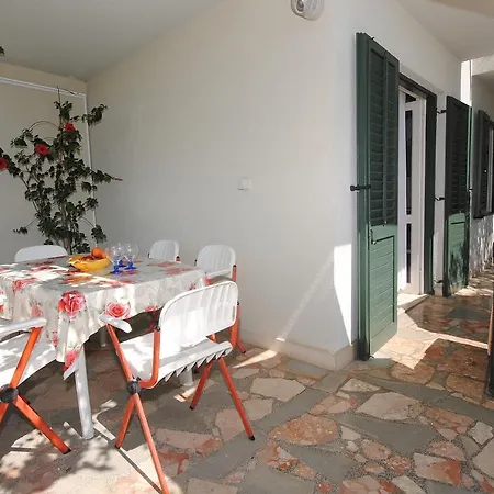 Apartment Summer Near The Sea Donji Okrug (Ciovo)